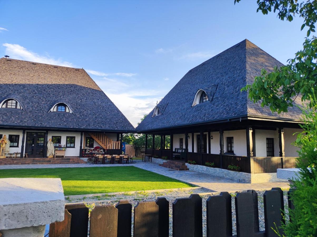 Ograda Bunicilor Villa Baia de Fier Buitenkant foto