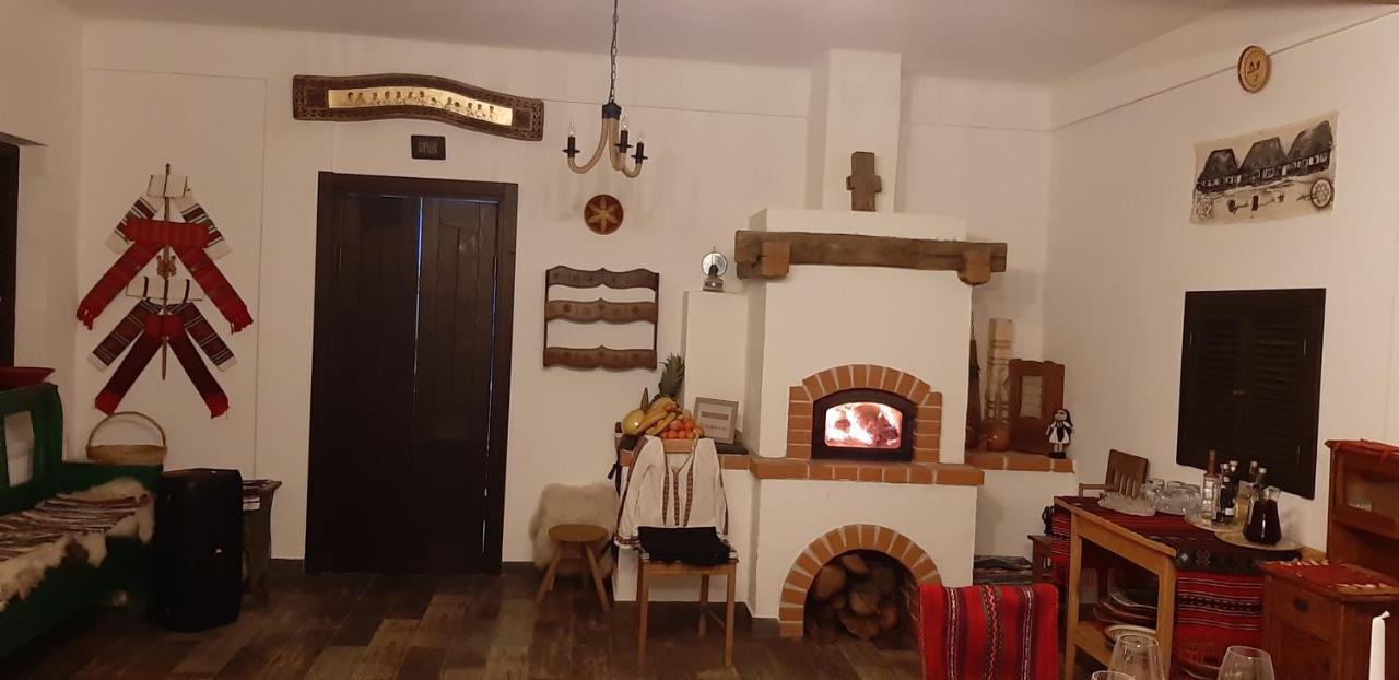 Ograda Bunicilor Villa Baia de Fier Buitenkant foto